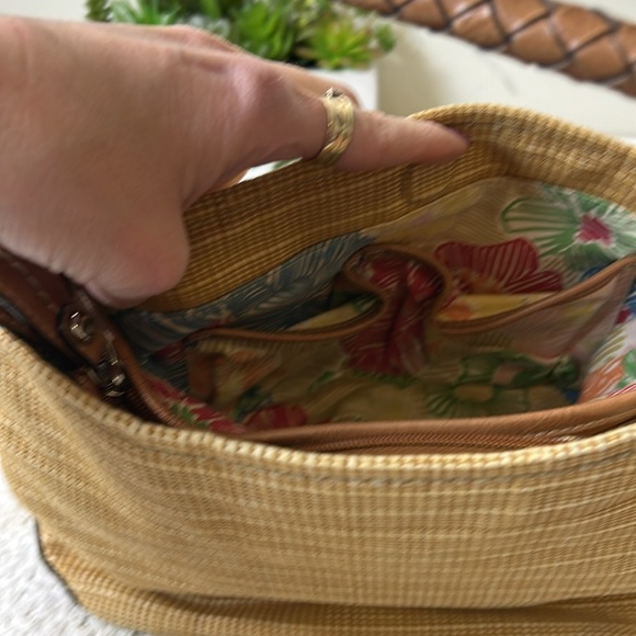 Tan Fossil Woven handbag/shoulder bag, not adjustable strap, magnetic closure - Picture 7 of 14